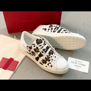 NIB Authentic Valentino Garavani Rockstud Sneaker
